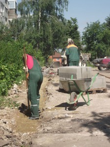 Благоустроительные работы ведутся почти в каждом дворе с.Константиново