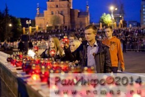 В Раменском сотни молодых людей пронесли «Свечу Памяти» по городу и возложили ее к Вечному огню