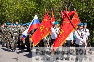 В залинейной части города прошло традиционное шествие десантников