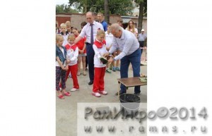 Прошла торжественная закладка капсулы в фундамент будущего катка