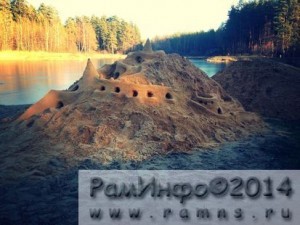 На малое лесное озеро ММР завезен песок