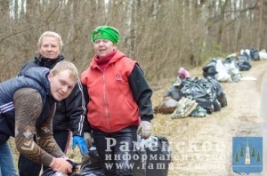 Около 500 мешков мусора собрали гжельцы с обочин участка дороги Минино-Коняшино