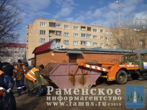 18 апреля в с.п. Новохаритоновское прошел областной субботник « Чистый двор – чистая совесть»