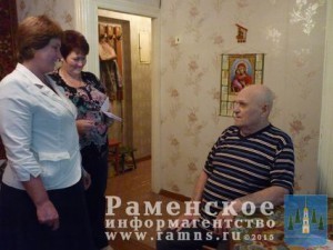 В Новохаритоново сотрудники администрации поздравили с юбилеем участника ВОВ