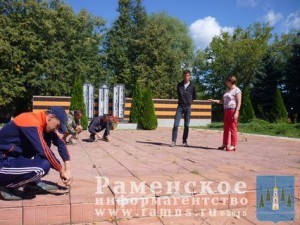 Администрация с.п.Новохаритоновское обеспечивает качественное содержание элементов мемориала и памятников, посвященных победе в ВОВ