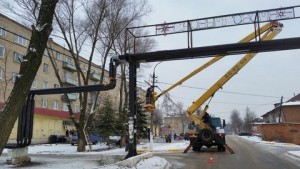 В поселке ГКЗ начались работы по украшению улиц к Новому году