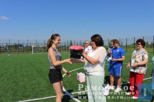 Новую форму вручили сегодня футбольным командам «Пума» и «Жемчужина»