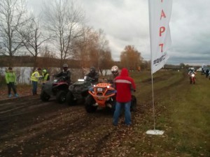 Более 50 человек принимают сегодня участие в мотокроссе в Раменском районе