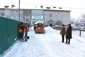 Нина Ширенина проверила ход работ по уборке снега в с.п.Новохаритоновское