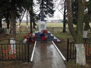 Памятник воинам ВОВ привели в порядок в с.п.Вялковское