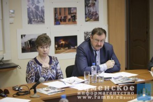 На вопросы в прямом эфире ответил начальник районного управления потребительского рынка и развития предпринимательства С.А. Чухрий