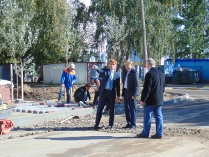 Депутат Мособлдумы Владимир Жук проверил работу по благоустройству территорий в Островцах