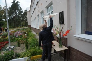 Торжественное открытие мемориальной доски в честь первого директора школы в Родниках, не вернувшегося с ВОВ, состоялось 29 сентября