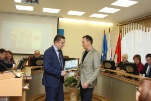 Итоги смотра-конкурса на лучше оформление подъезда подвели на оперативном совещании в понедельник