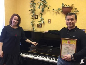Игорь Чистюхин подарил фортепиано музыкальной школе в Раменском