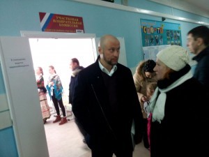 Глава г.п.Ильинский Сергей Демин проголосовал на избирательном участке 2557