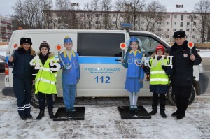 На автомобильных дорогах Московской области появились ростовые фигуры юных инспекторов движения