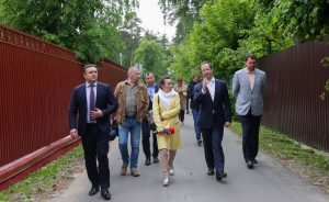 Глава Раменского района Андрей Кулаков и министр физической культуры и спорта Московской области Роман Терюшков посетили поселок Кратово