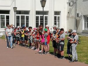 К мемориальной доске, расположенной на стенах ДК им.Воровского, возложили цветы