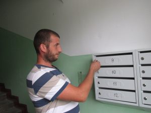 Надо менять отношение к общедомовому имуществу. Ульянинская УК ремонтирует подъезды