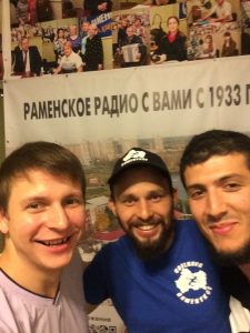 В гостях у активного часа представители команды с/п Кузнецовское по играм «кила» и «городки»