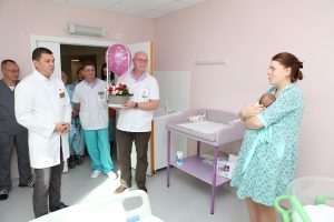 Маму 3000-го новорожденного поздравили в Раменском центре материнства и детства