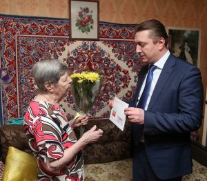Глава района поздравил жительницу г.Раменское с 90-летним юбилеем