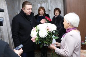 Глава района поздравил Лидию Загоскину с 90-летием