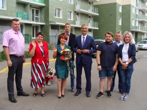 Две семьи из п.Быково получили ключи от новых квартир