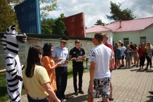 Сотрудники подмосковной Госавтоинспекции провели тематическую акцию для детей  летнего оздоровительного лагеря