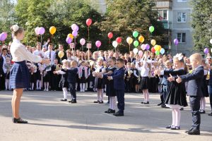 В гимназии №2 состоялась праздничная линейка