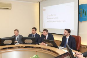 Вывоз мусора и подготовку дорог к зиме обсудили в администрации
