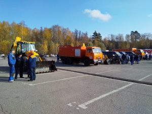 Смотр аварийно-спасательной техники противопожарной и жилищно-коммунальной служб прошел сегодня на площадке у стадиона «Сатурн»