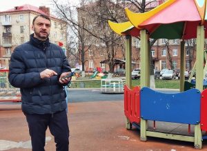 Виктор Неволин проверил работу мобильного приложения контроля качества уборки дворов