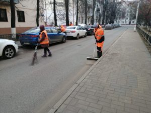 В городе проводят работы по содержанию территории
