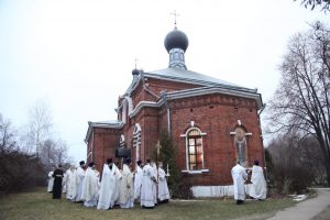 Митрополит Крутицкий и Коломенский Ювеналий совершил Великое освящение Покровского храма деревни Еганово 8 декабря
