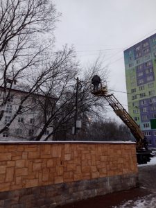 Сотрудниками МБУ «Содержание и благоустройство» проводятся работы по текущему ремонту сетей уличного освещения