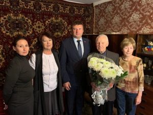 Председатель Совета депутатов Раменского г.о. Юрий Ермаков поздравил ветеранов с Днем рождения