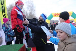 Более четырехсот спортсменов стали участниками юбилейных соревнований по лыжным гонкам имени известного спортсмена Александра Завьялова