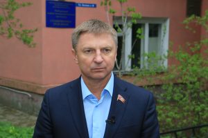 С днём защитника отечества поздравляет Владимир Жук