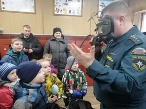 День открытых дверей для детей и их родителей провели 9 февраля на базе пожарной части № 42
