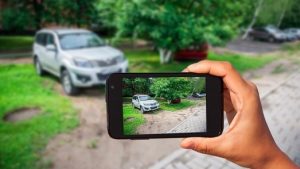 В мобильном приложении «Добродел» возобновлён прием обращений о парковке автомобилей на газонах