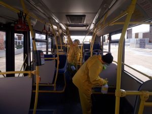 В автобусах и такси Подмосковья снизилось число нарушений дезинфекции салонов