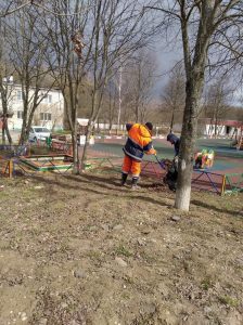 На территории МКУ «ТУ Гжельское» ведется весенняя уборка территории