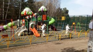 Санитарную обработку детских игровых и спортивных площадок провели в г.п. Кратово