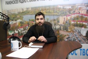 Настоятель Никольского храма д.Островцы священник Николай Усынин