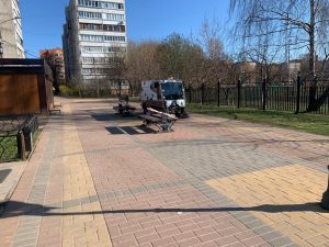 МБУ «Содержание и благоустройство» проводит влажную уборку общественных пространств, городских скульптур и памятников в г.Раменское после зимнего периода