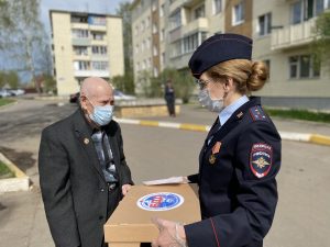 Представители правоохранительных органов поздравили ветеранов с Днем Победы