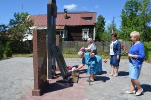 В Гжели возложили цветы к мемориалам