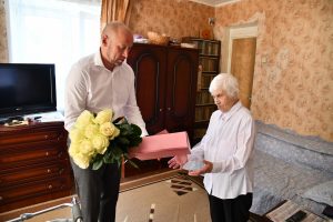 Директор МКУ «ТУ Ильинский» Сергей Владимирович Демин поздравил с 90-летним юбилеем ветерана п. Ильинский